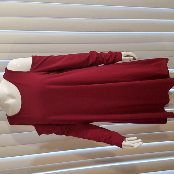 Burgundy crop shoulders top - Picture 2 of 3